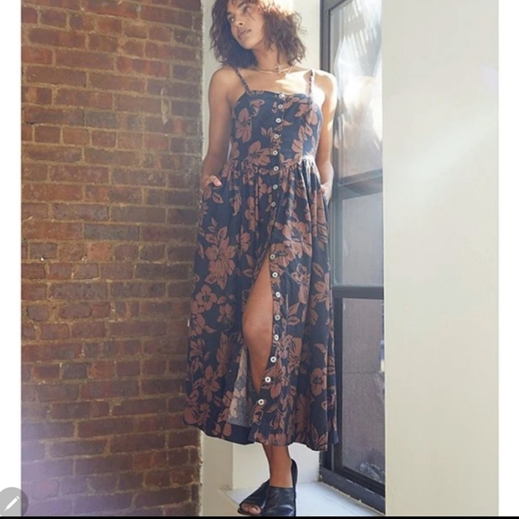 Free People Dresses & Skirts - Free People The Perfect Square Neck Sleeveless Floral Midi Sundress